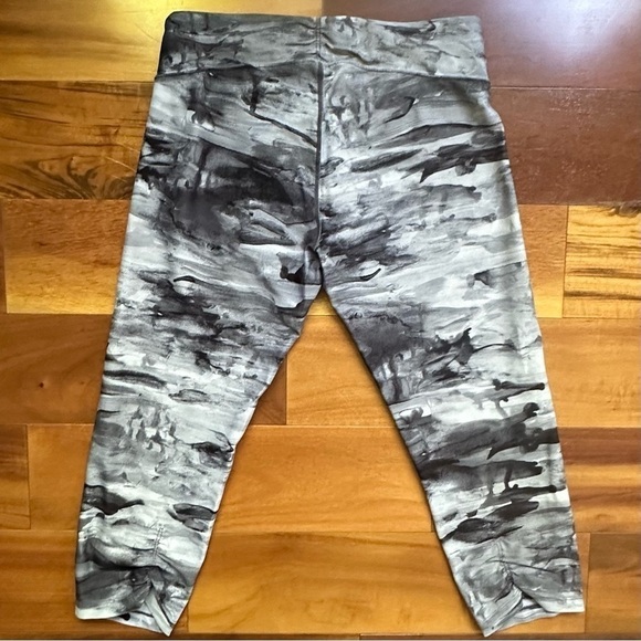 Calvin Klein Performance Cropped Jeggings - Picture 3 of 7